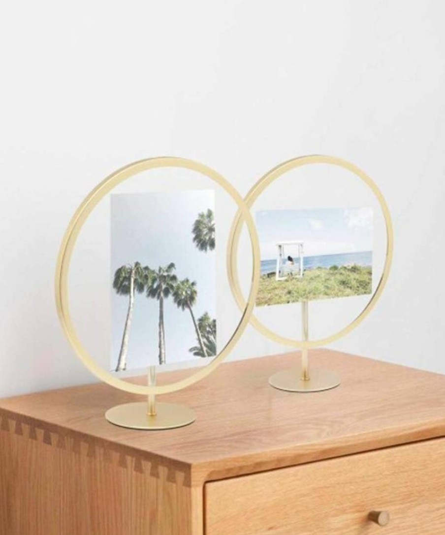 Umbra Black Infinity Circular Picture Frame - Floating Display for 5x7 Photos, Desk or Wall Decor